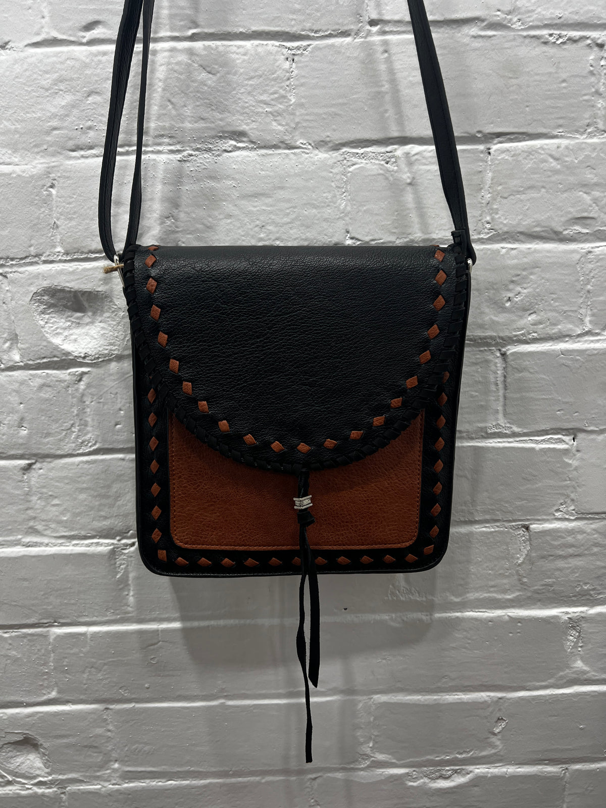Connie Black & Tan Crossbody