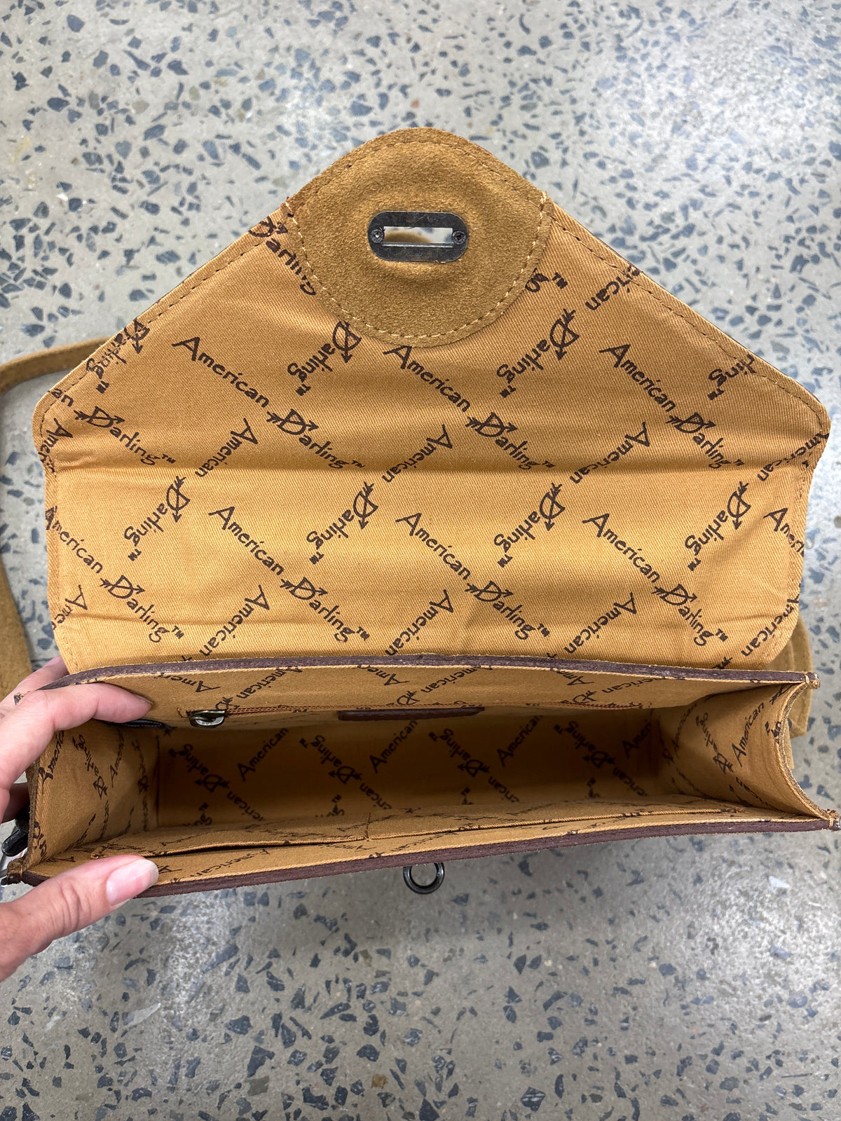 Hazelton - Crossbody (Tan)