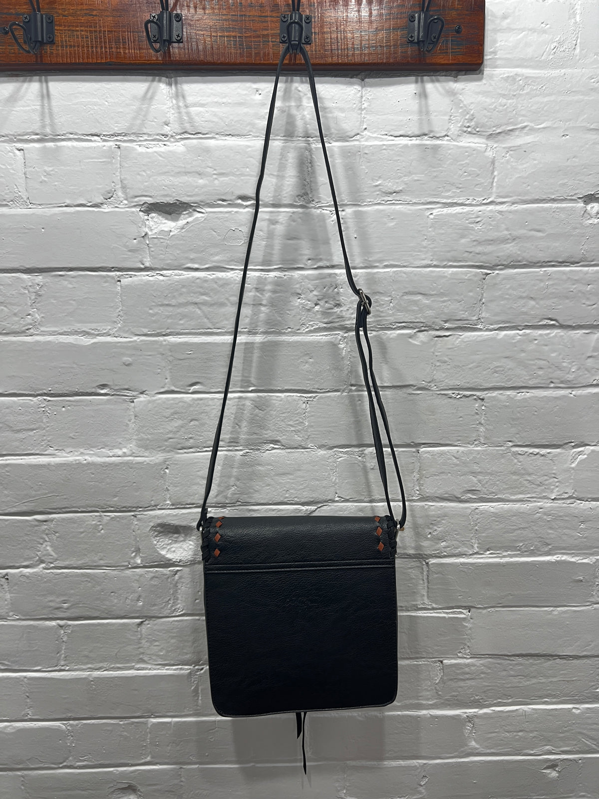 Connie Black & Tan Crossbody