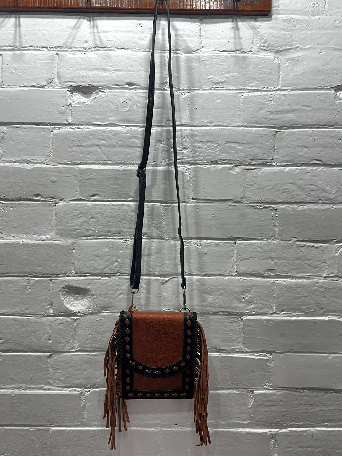 Maysie Black & Tan Crossbody Wallet