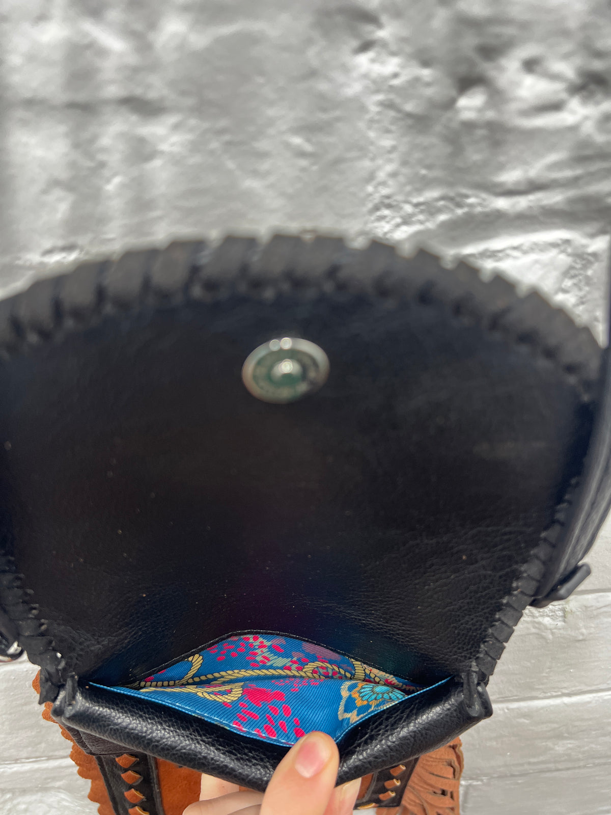 Maysie Black & Tan Crossbody Wallet