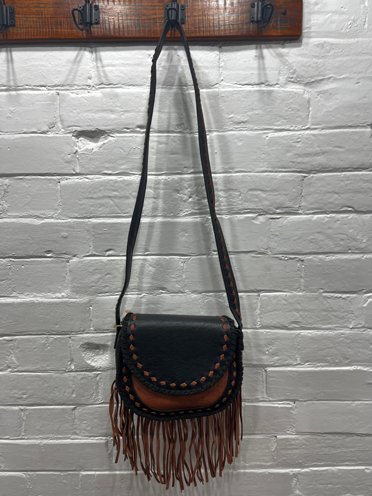 Sadie - Black & Tan Saddle Crossbody