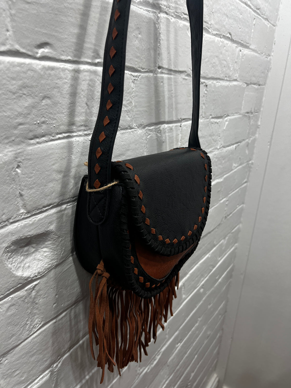 Sadie - Black & Tan Saddle Crossbody