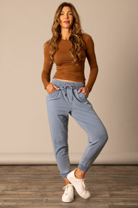 Kimes Ranch Joanie Jogger - Light Wash Indigo