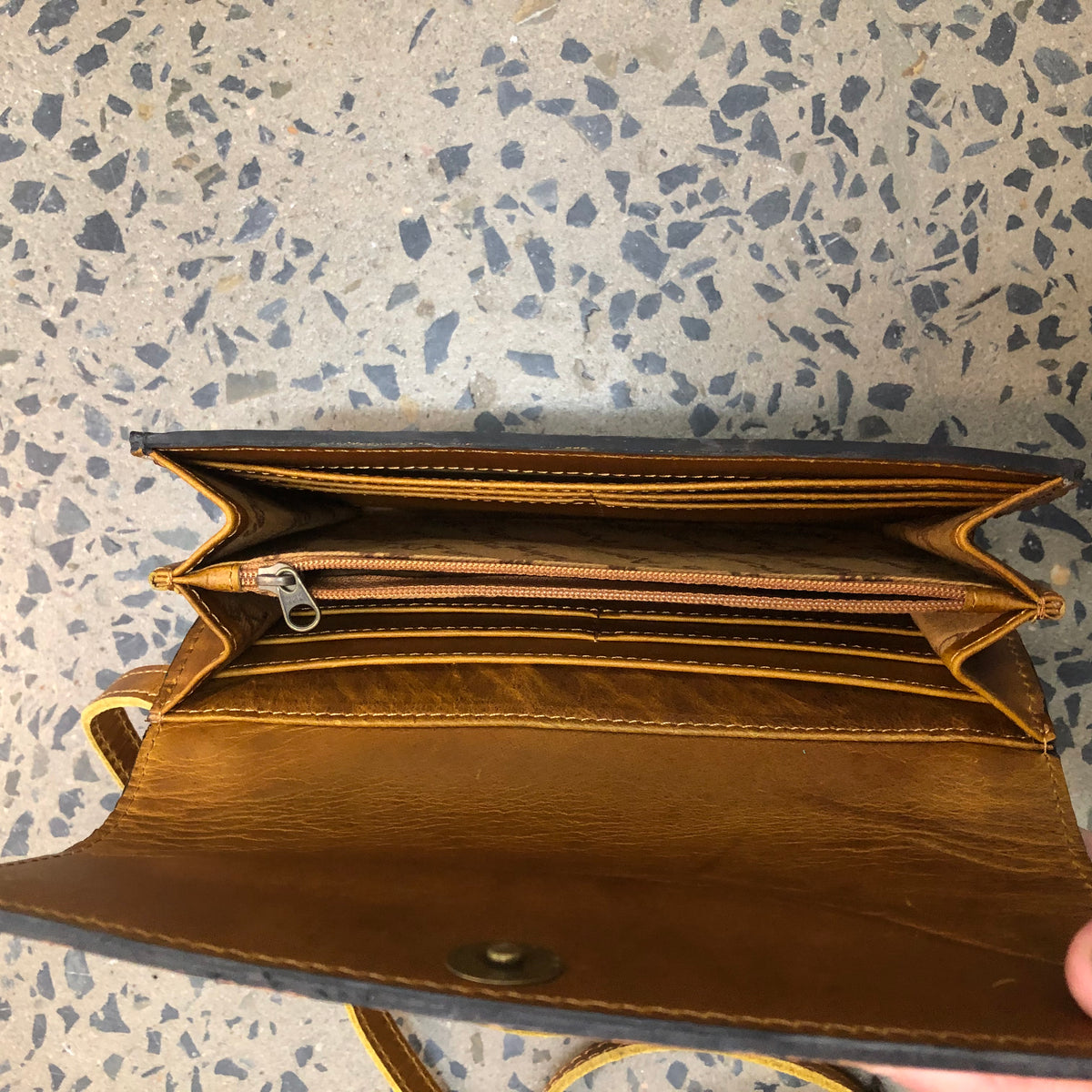 Saige - Crossbody Wallet Clutch