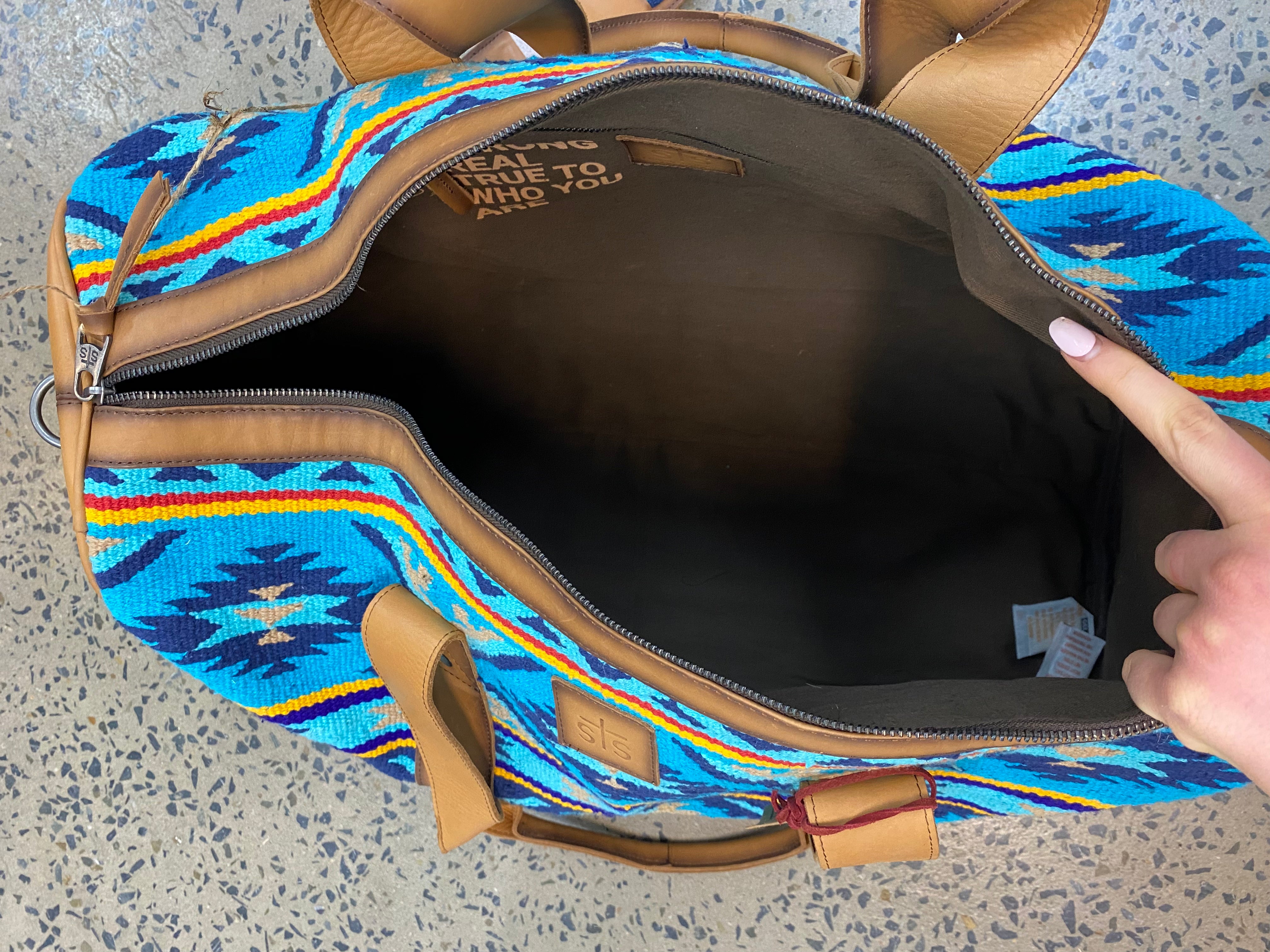 STS Ranchwear Mojave Sky Duffel Multi/Blue Aztec One Size 並行輸入品 Mojave Sky Duffle \u2013 Katie B