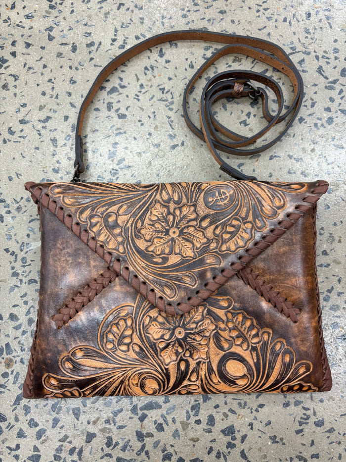 London - Crossbody Clutch
