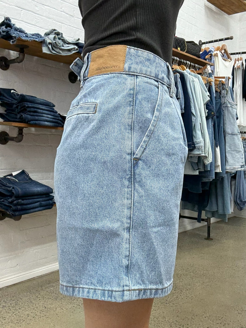 Stevie Shorts - Light Denim