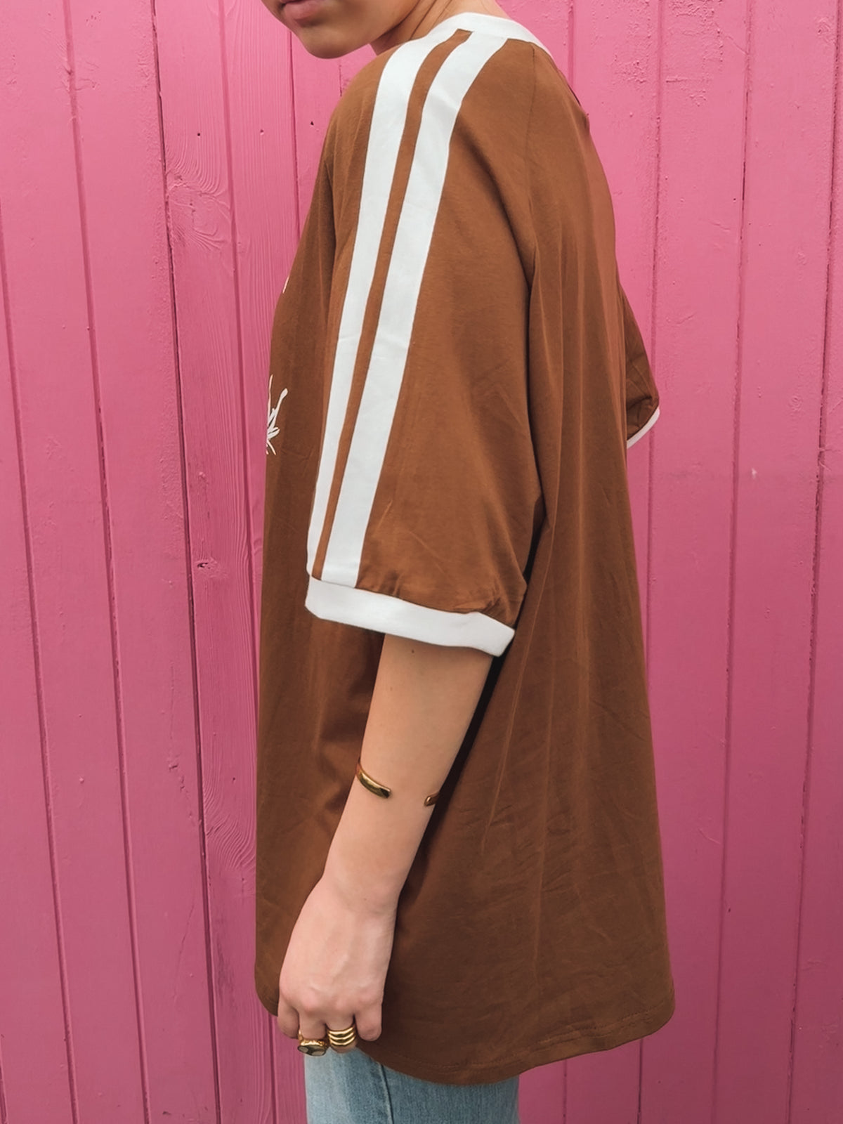 Pistolera Oversized Tee - Brown & White