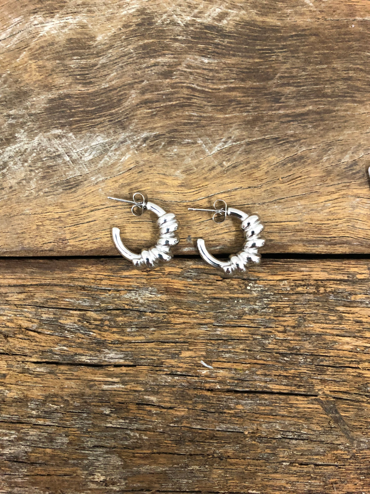 Milla Hart Earrings - Mea Huggie