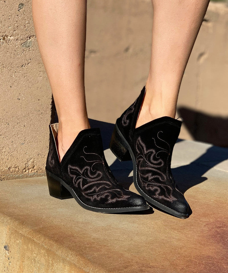 Circle G Boots - Black Embroidery Bootie