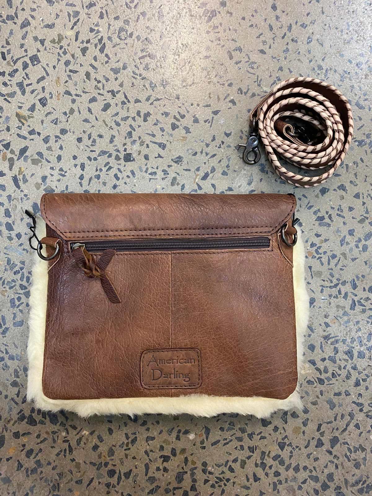 Ameka - Crossbody