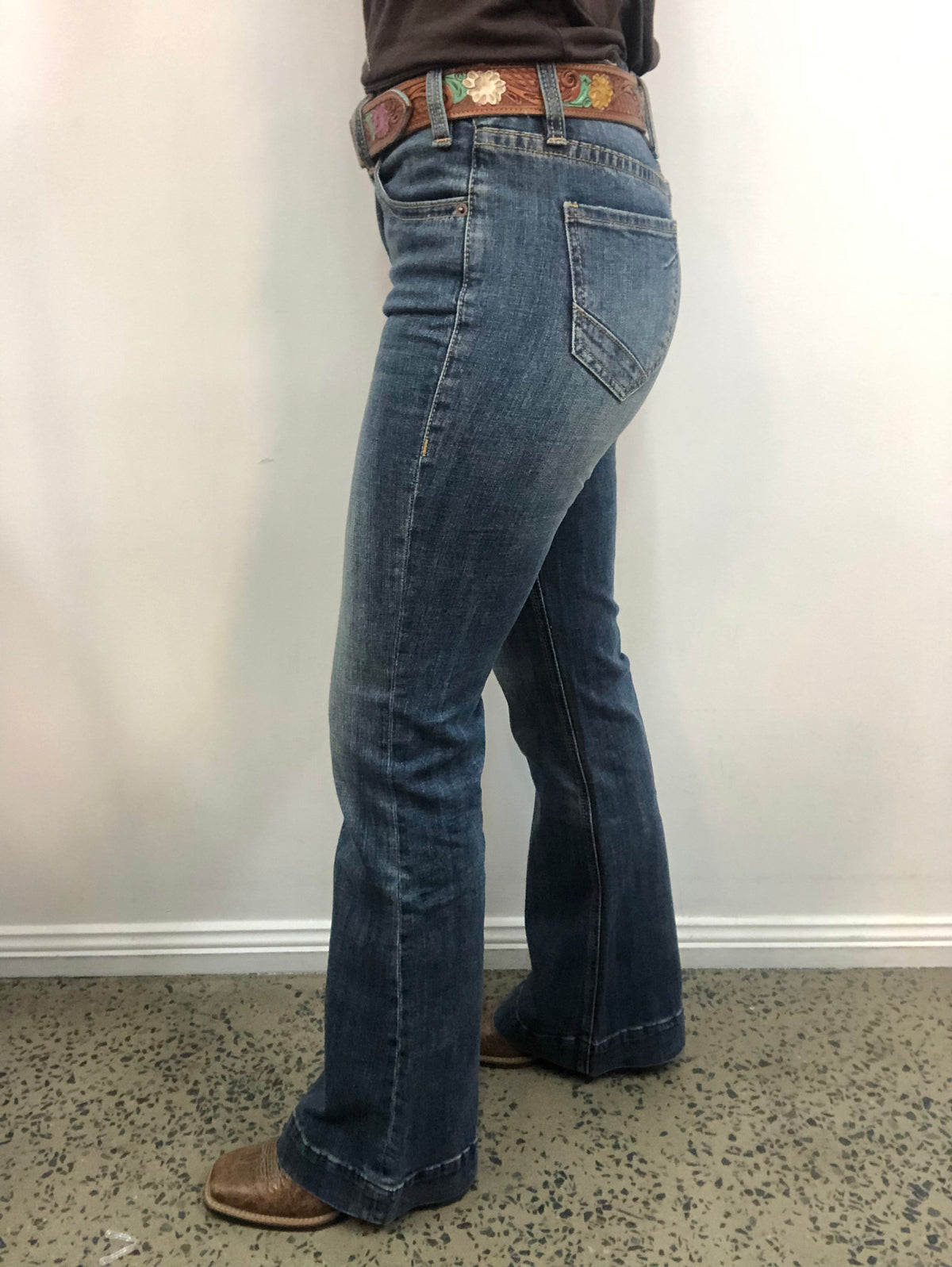 Bell bottom 2025 cowgirl jeans