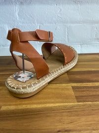 Isabelle Flats - Tan