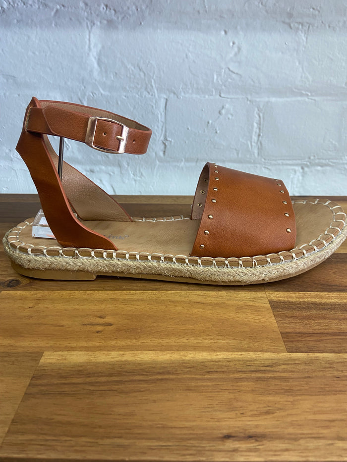Isabelle Flats - Tan
